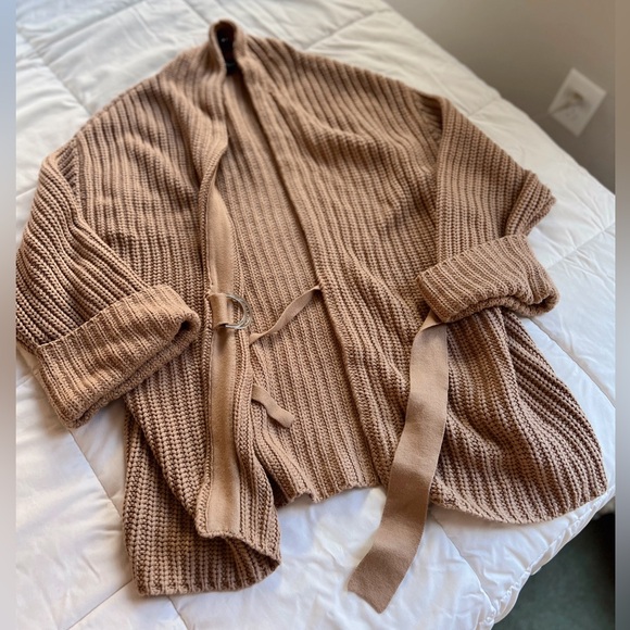 Cozy Corner Taupe Chunky Knit Belted Cardigan Sweater
Sz S LULU’s - Picture 3 of 7